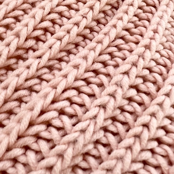 Sexy Pink Off-the-Shoulder Sweater — M - Picture 8 of 8